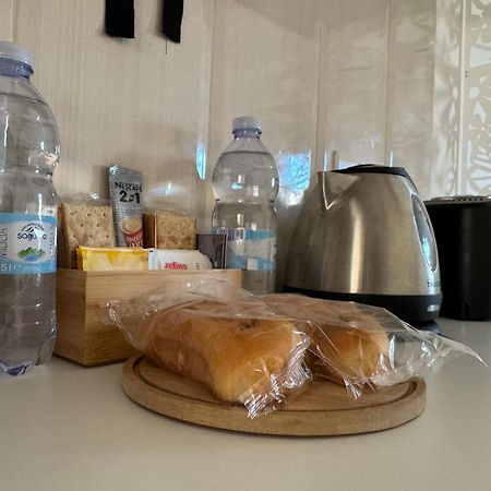 Private One Bedroom Apartment Close To Airport In Лука Екстериор снимка